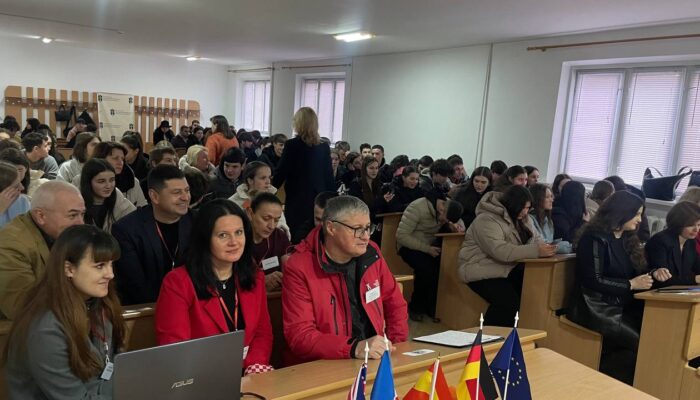 photo_5323372704108842076_y