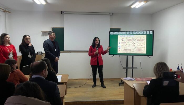 photo_5323372704108842088_y