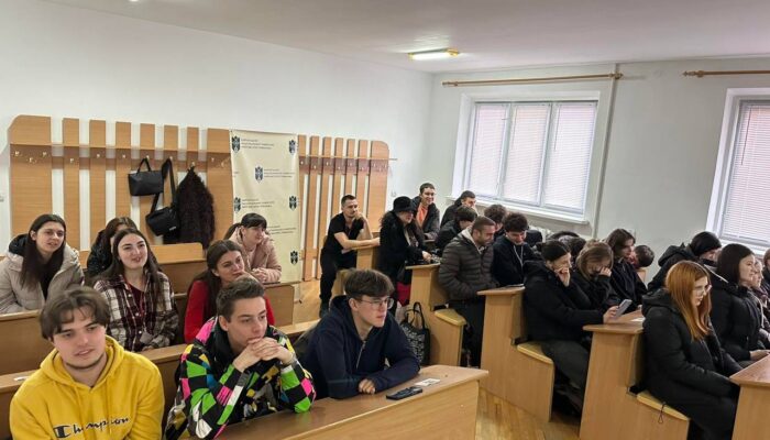 photo_5323586082379075326_y